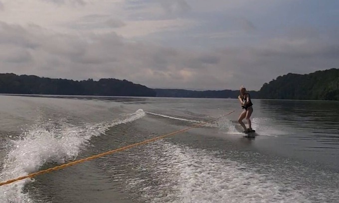 Estill Springs House | Great waterfront property on Tims Ford Lake! FLAT LOT, DOCK & 400 ft of shore!