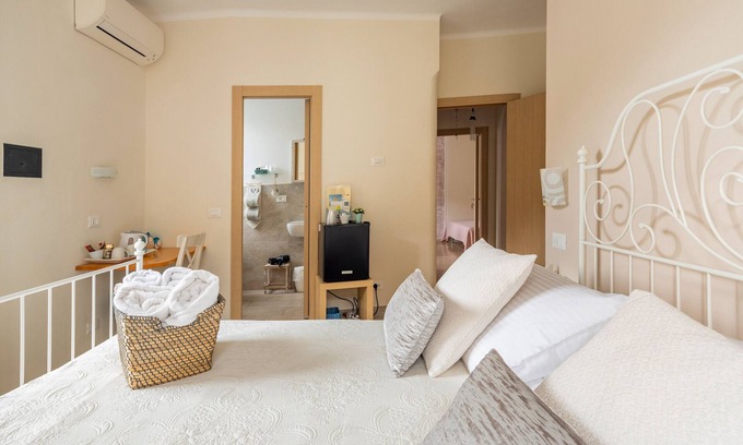 Vernazza Apartment | 'Grecale' Room with Wi-Fi