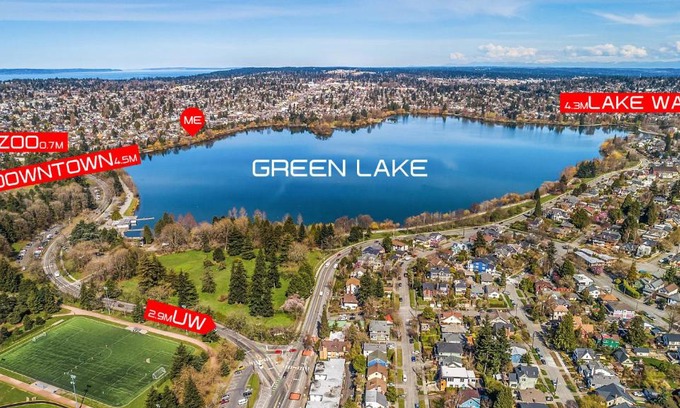 Phinney Ridge Villa | Green Lake 1st Line Home B with Central Air Conditioners