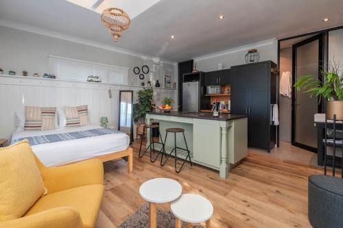 Green Point Apartment | Green Point's NEST - Indulge in an Urban Oasis