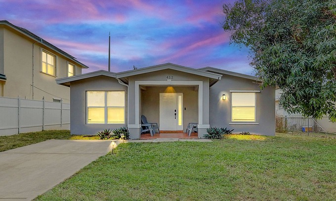 Lake Worth House | Greenacres Home close to DT, beaches & shopping 🐴🌴☀️🏇🏼🛍