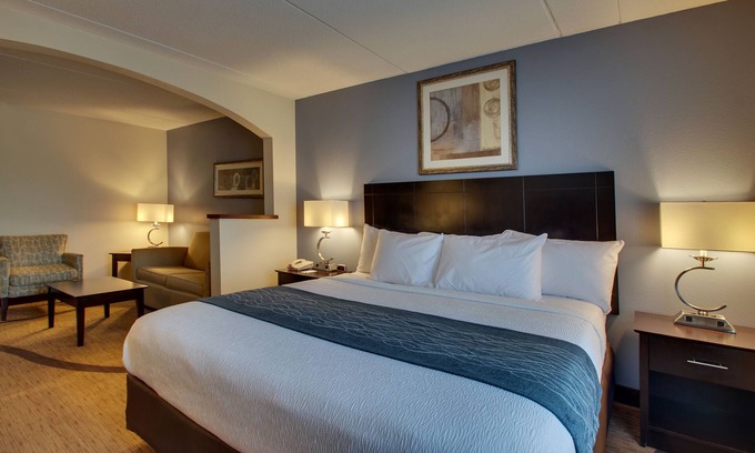 Owensboro Hotel | Greenfield Inn & Suites Owensboro, KY Airport