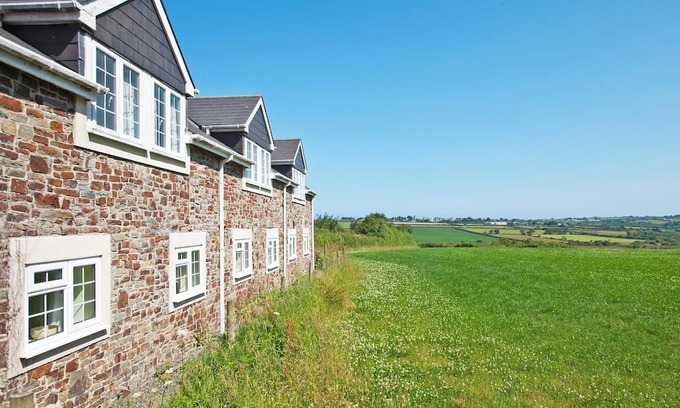 Woolfardisworthy Apartment | Greenfinch Apartment - UK49310