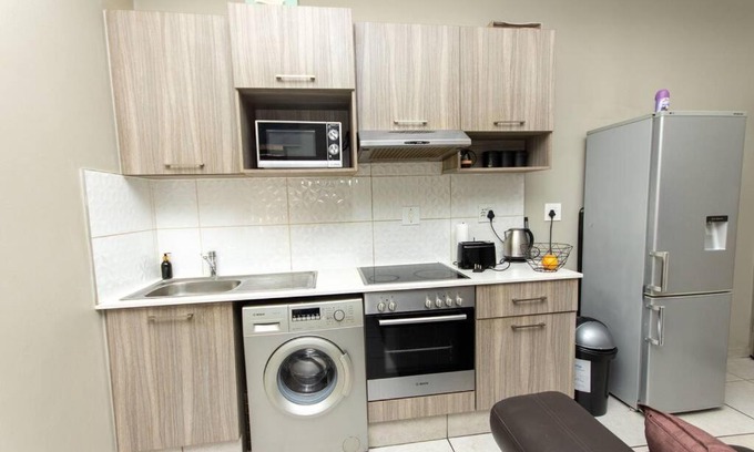 Greater Johannesburg Metropolitan Area Apartment | GreenGrow Apt. with view