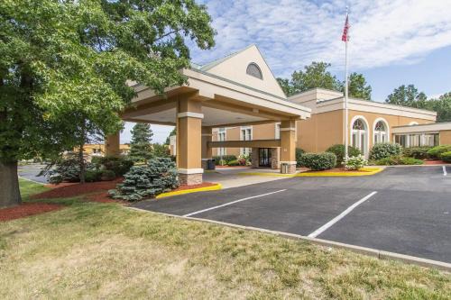 Wickliffe Hotel | GreenRidge Hotel