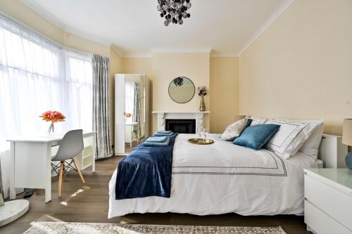 Charlton Apartment | Greenwich Holiday Home