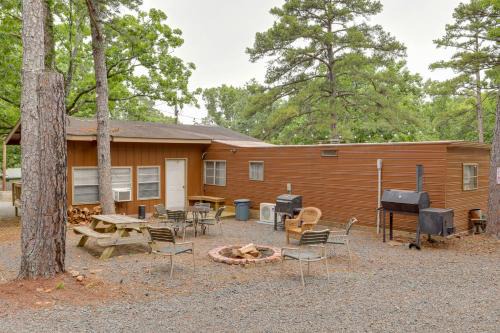 Greers Ferry House | Greers Ferry Lake Escape Cabin with Pool Access
