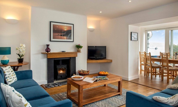 Portwrinkle Cottage | Grenville - A Coastal Cottage with Hot Tub & Stunning Views