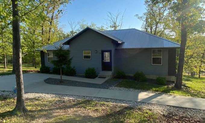 Lake Ozark Cabin | Grey Cabin Sleep 16- free VIP!