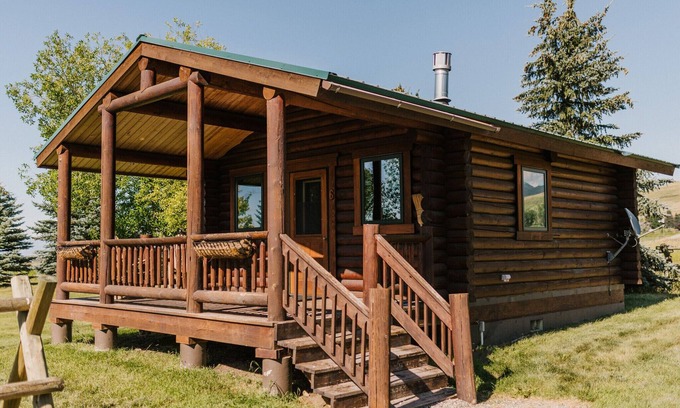 Bozeman Cabin | Grey Wolf Cabin #6 at Gallatin Canyon Cabins