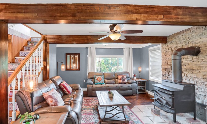 Huntingdon House | Griddy Coyote Raystown Lake Seven Points