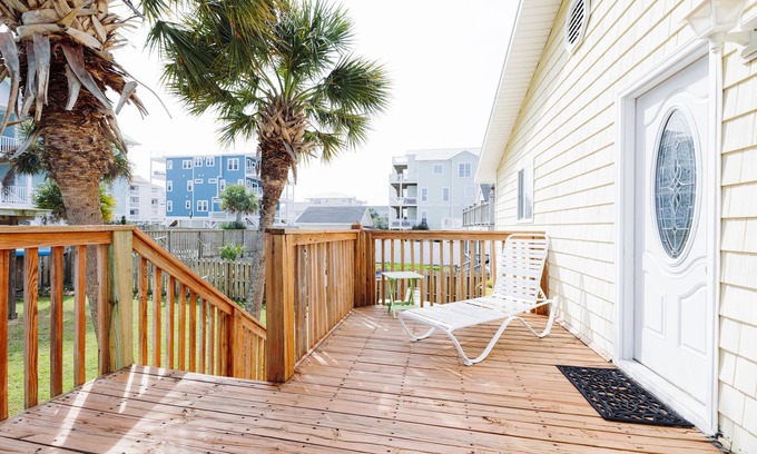 North Carolina Coast House | "Griffin's Surf Shack" PF & 2 blocks to the SURF!