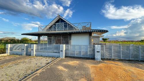 Lelydorp Villa | Griffith Home