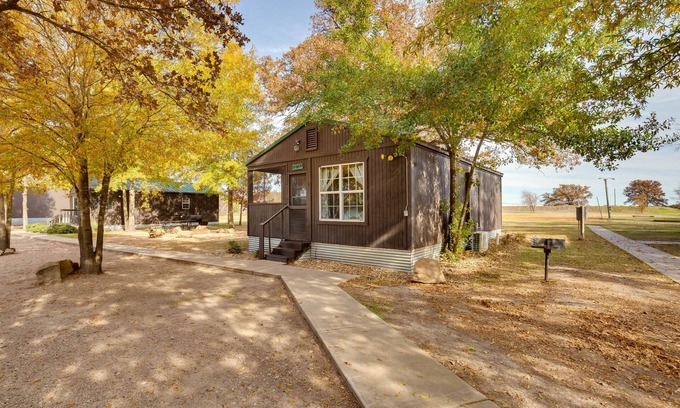 Cayuga Apartment | Grill & Dock Access: Waterfront Kerens Cabin
