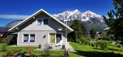 Niederoeblarn House | Grimming View