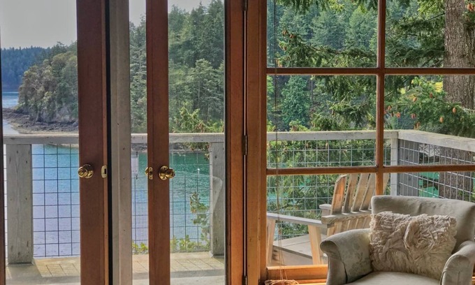 Eastsound House | Grindstone Harbor House: Luxury Beachfront Estate,Hot Tub, Mooring, Gated Privacy