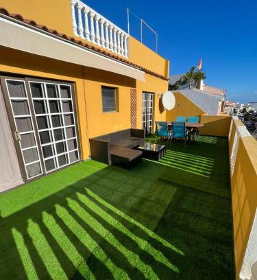Los Realejos Apartment | Große Terrasse mit Esstisch, Markise. Einfach