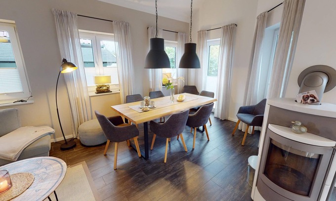 Pelzerhaken House | Großes 8-personen Ferienhaus und Hund mit Kamin, Sauna und Garten in Strandnähe