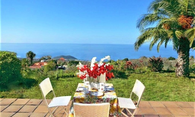 Tajuya House | Großzüg. House with panoramic views of sea, mountains & valley + optional apartment