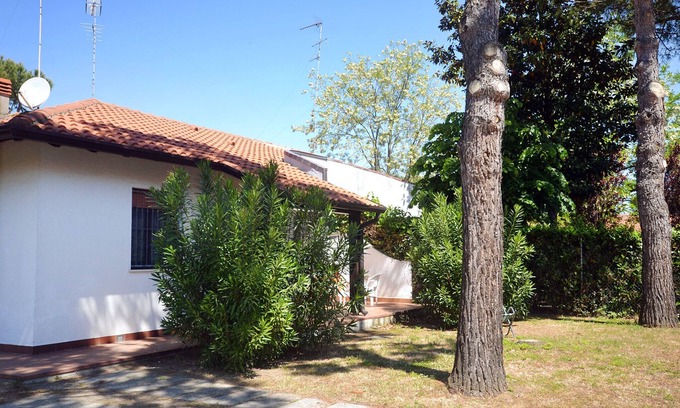 Lido delle Nazioni House | Ground floor villa with large garden in a corner in a quiet area