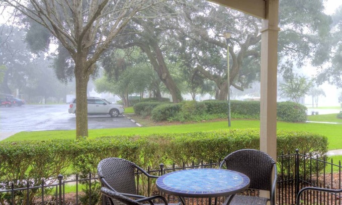 Demere Park Condo | GROUND FLOOR, WASHER & DRYER, PET FRIENDLY. CLOSE TO BEACH AND VILLAGE!