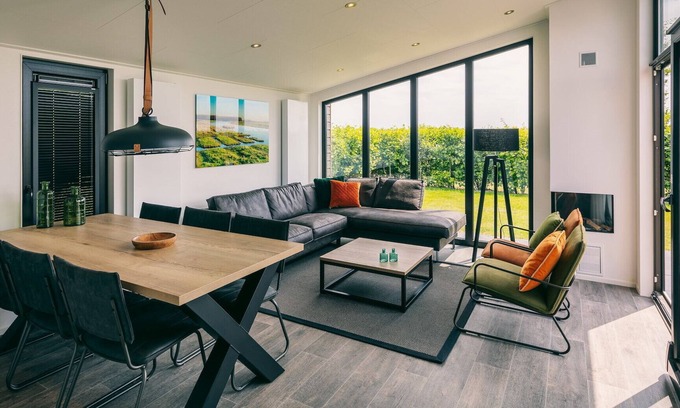 Dirksland Cottage | Ground-floor 6-person bungalow