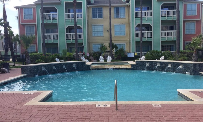 Galveston Condo | Ground Floor Beautiful poolside view!