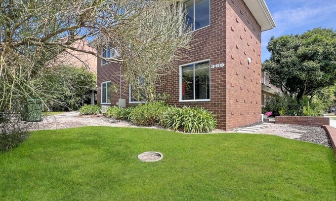 Elsternwick Apartment | Ground floor one bedroom apartment in Elsternwick