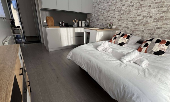 Maisons-Alfort House | Ground floor studio, terrace, parking near Paris