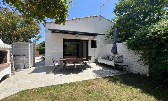 Le Pradet House | Ground floor, walking distance to the sea