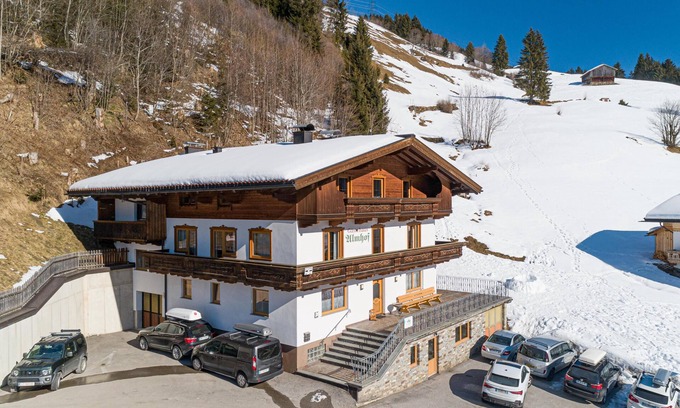 Gerlosberg House | Group home with terrace, balcony and ski storage