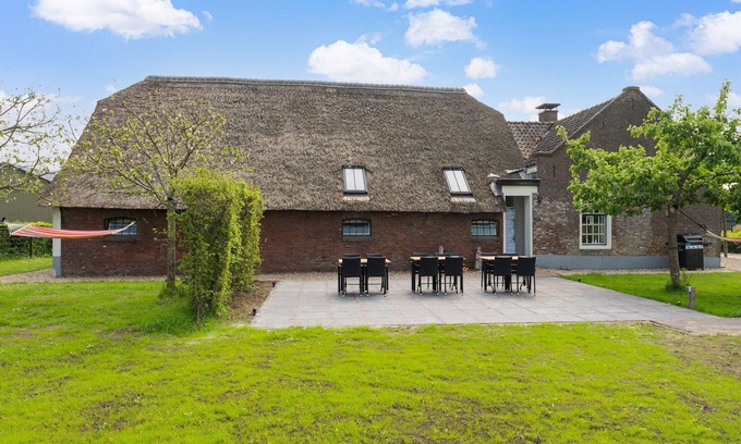 Montfoort House | Group home The Old Farmhouse with terrace in Montfoort
