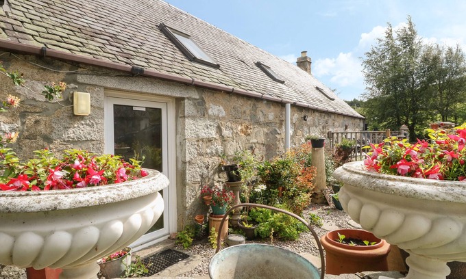 Newtonmore Cottage | GROUSE COTTAGE, romantic, character holiday cottage in Laggan