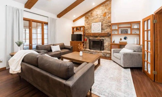 Bloomington House | Grovesnor Place 3128 sqft Screened Porch by IU