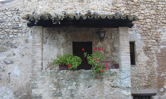 Spoleto Apartment | Guardiola elegant holiday apartment to rent 2+2 pax