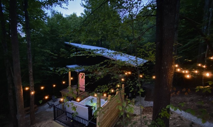 Rogers House | Guest Favorite | Forest Retreat | Hot Tub