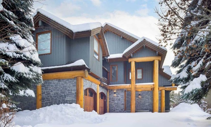 Nicklaus North House | Guest Favourite, Hot Tub, Fireplace, Scenic Views