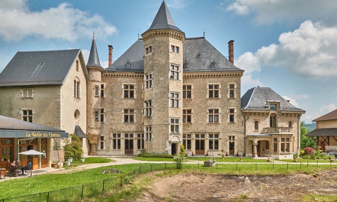 Saint-Geoire-en-Valdaine House | Guest House 'Suite Marguerite Chez L'habitant' with Mountain View, Shared Terrace and Shared Garden