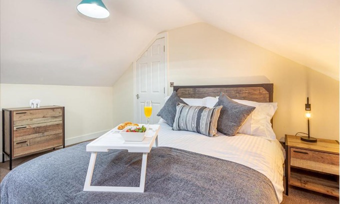 Pontrilas Apartment | Guest Homes - Carriage Court