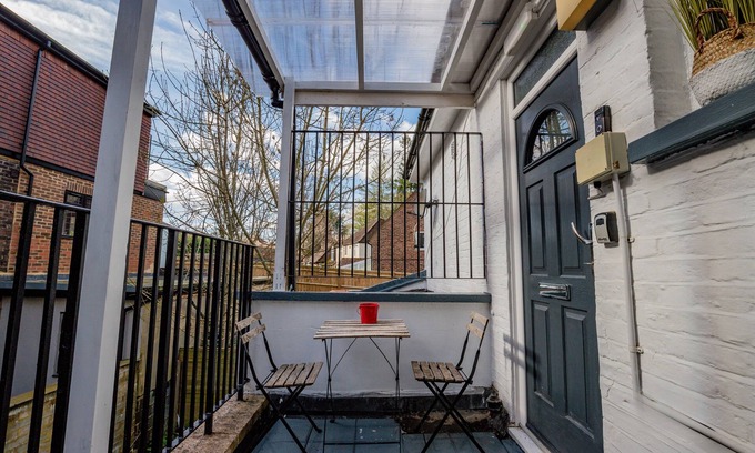Tadworth Apartment | Guest Homes | Station Approach