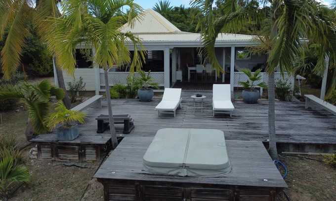 Les Terres Basses House | Guest-House In A Palmgrove For A Couple. Space, Privacy And Silence