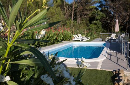Tugare House | Guest house LUCIJA with swimming pool