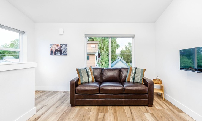 South Addition House | Guest suite in a prime location blocks from downtown with WiFi & W/D