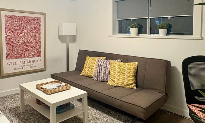 Kitsilano House | Guest suite in Kitsilano - Walking distance to beaches & shops.