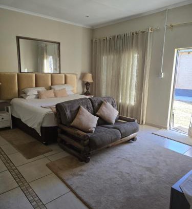 Boksburg Apartment | Guesthouse 71 King Size Guest Room