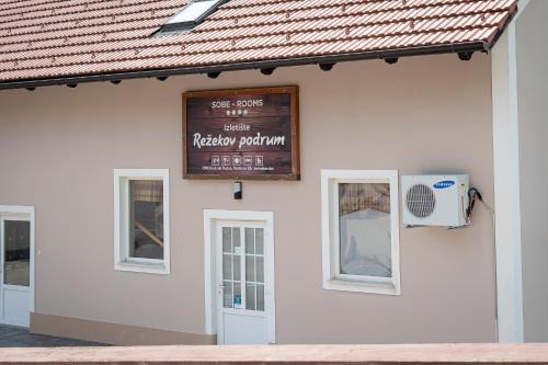 Breznik Plesivicki Bed & Breakfast | Guesthouse Režekov podrum