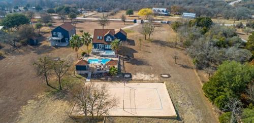 Manor House | Guesthouse with Hot Tub Pool & Game Room on 5 Scenic Acres