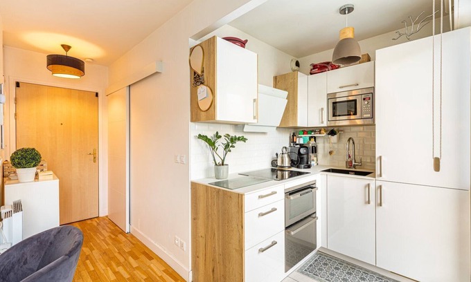 Clichy Apartment | GuestReady - Bright home with Private Balcony