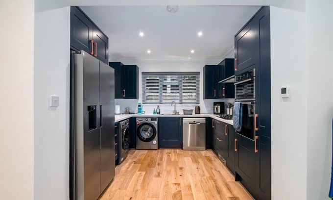 Southfield House | GuestReady - Family homestead near Chiswick Park