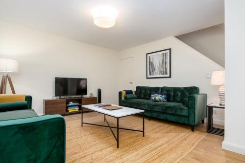 Brondesbury Apartment | GuestReady - Spacious retreat at Grange Park